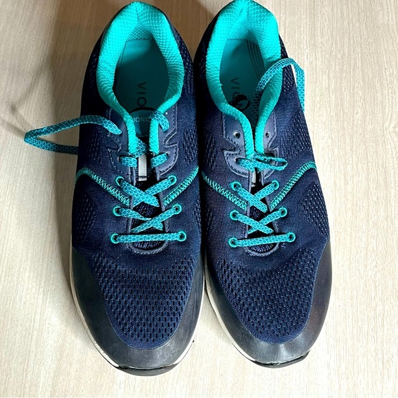 Vionic women’s sneakers.  Size 11.  Comfortable walking shoes. Running shoes. - Picture 1 of 7